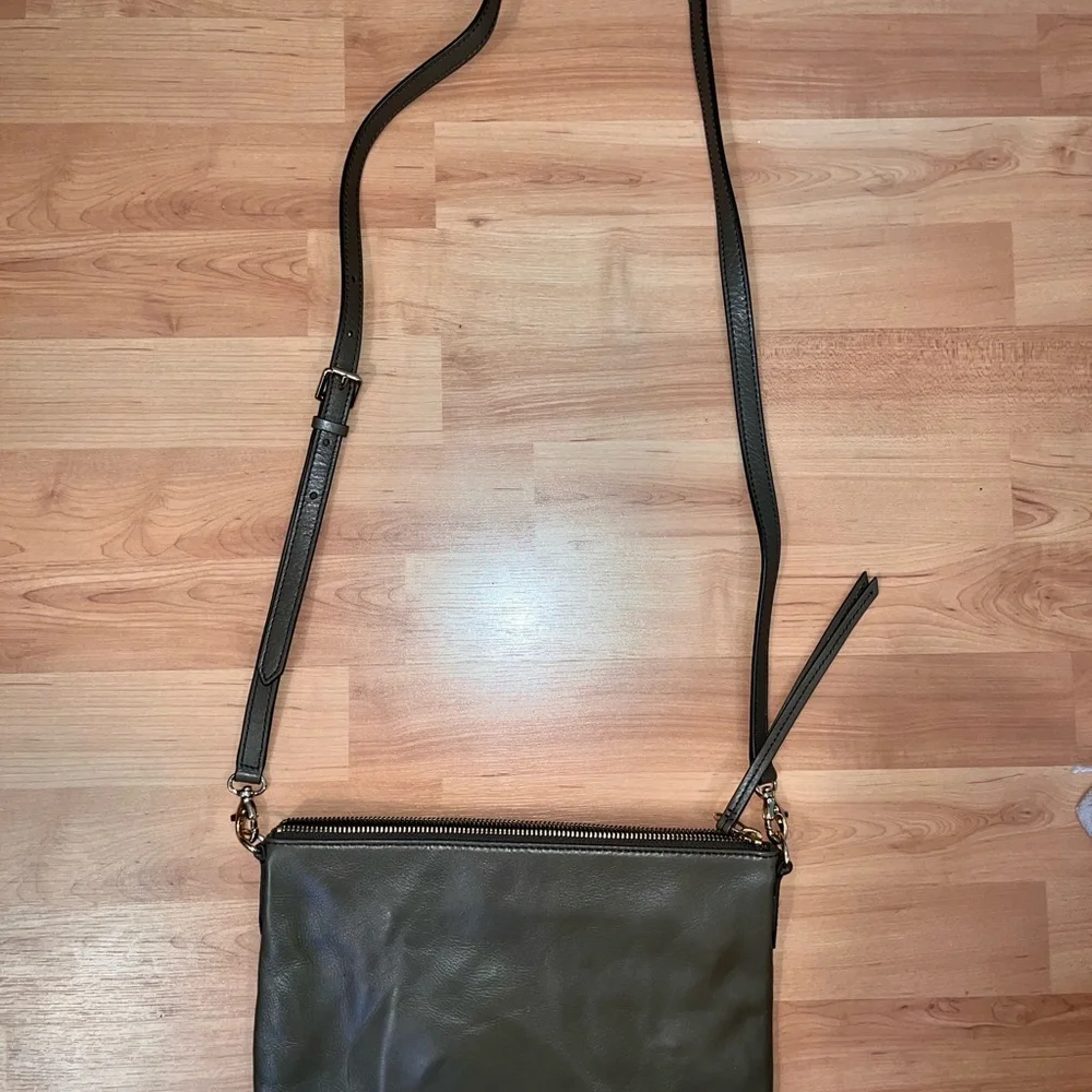 Brand NEW- NEVER USED FOSSIL GRAY LEATHER CROSSBODY BAG FOR WOMEN